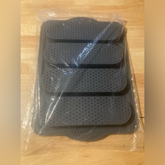 silicone loaf pan. Can make 4 loads at a time. Brand new & never used - Picture 2 of 3